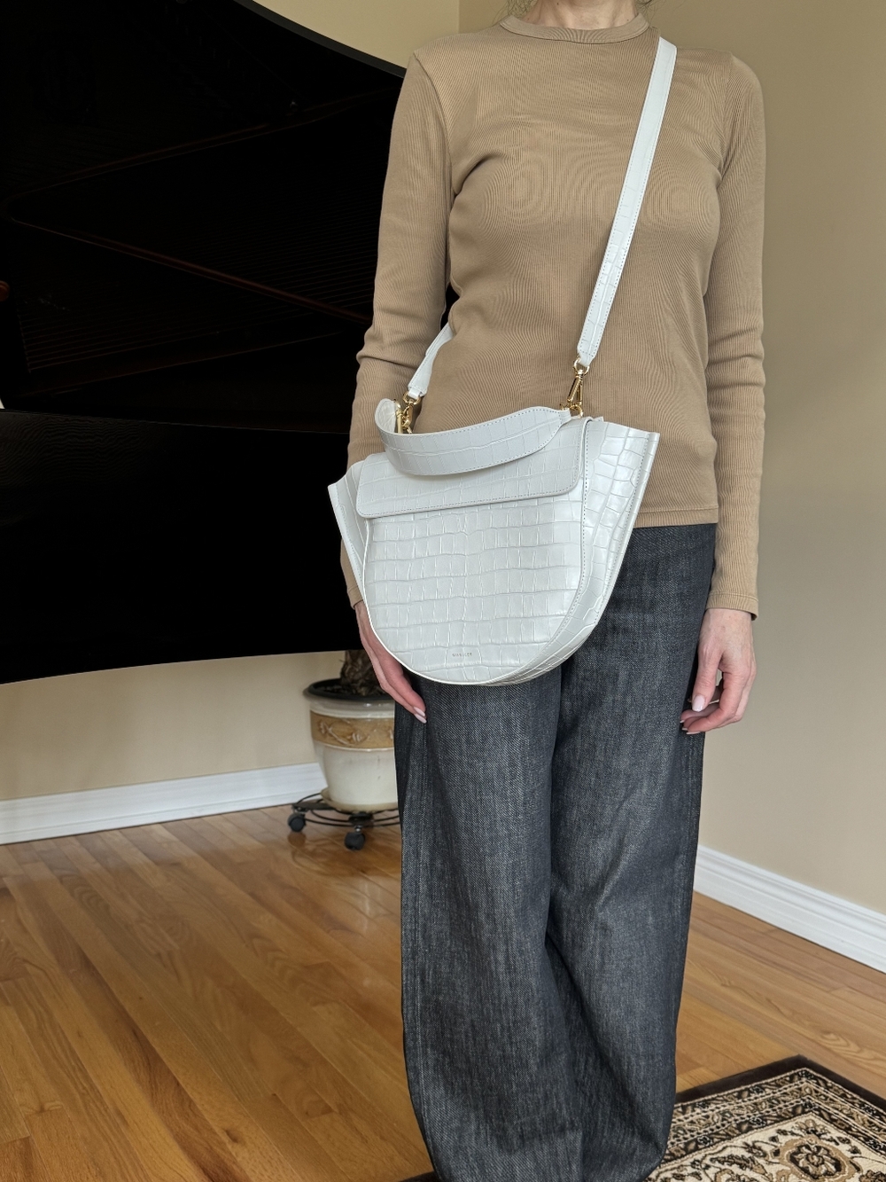 Crocodile embossed Hortensia handbag in optic white(excellent condition) - Picture 15 of 16